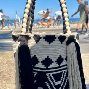 Bolsa cor off white e preto G
