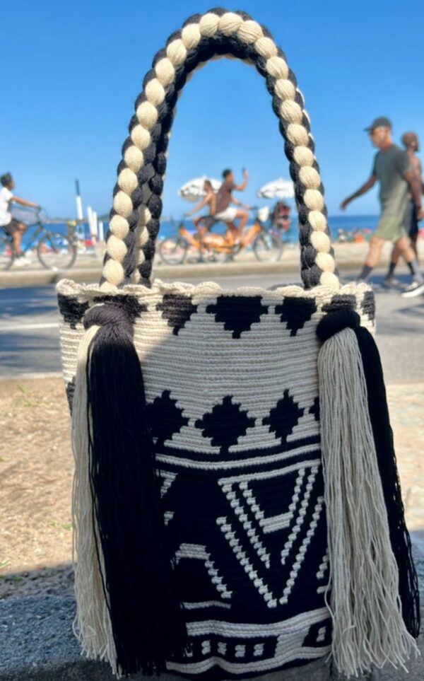 Bolsa cor off white e preto G