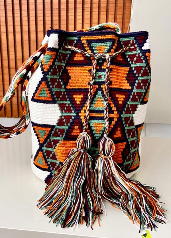 Bolsa com desenho off white e ocre G